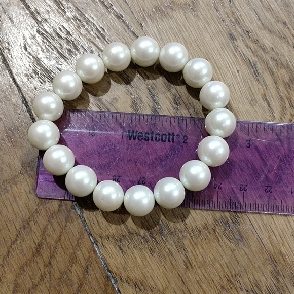 Ivory Pearl White Bracelet - Picture 3 of 4